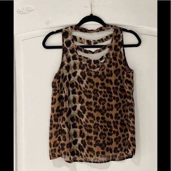 B-Envied sleeveless cheetah print blouse with front pockets - Picture 2 of 2